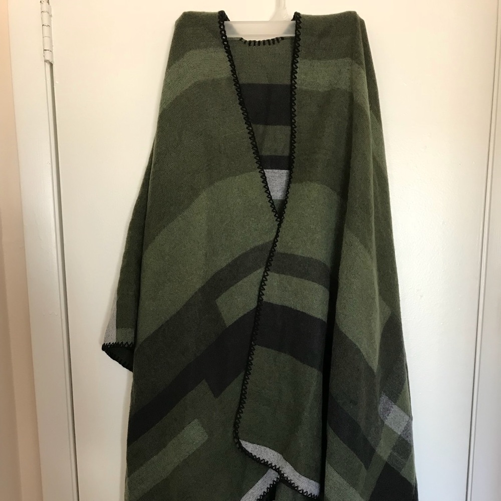 Akira Chicago Poncho